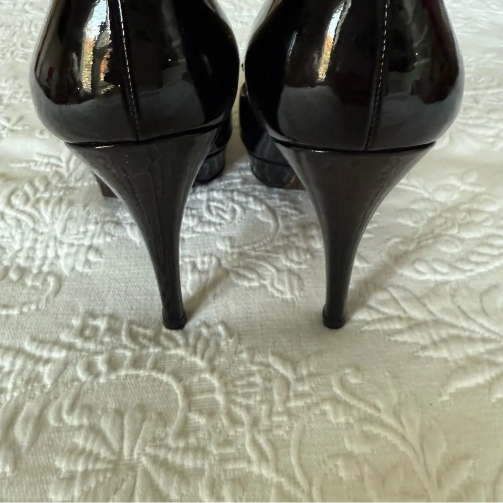 Stuart WEITZMAN Black Patent Leather peep toe Heels Size 8.5